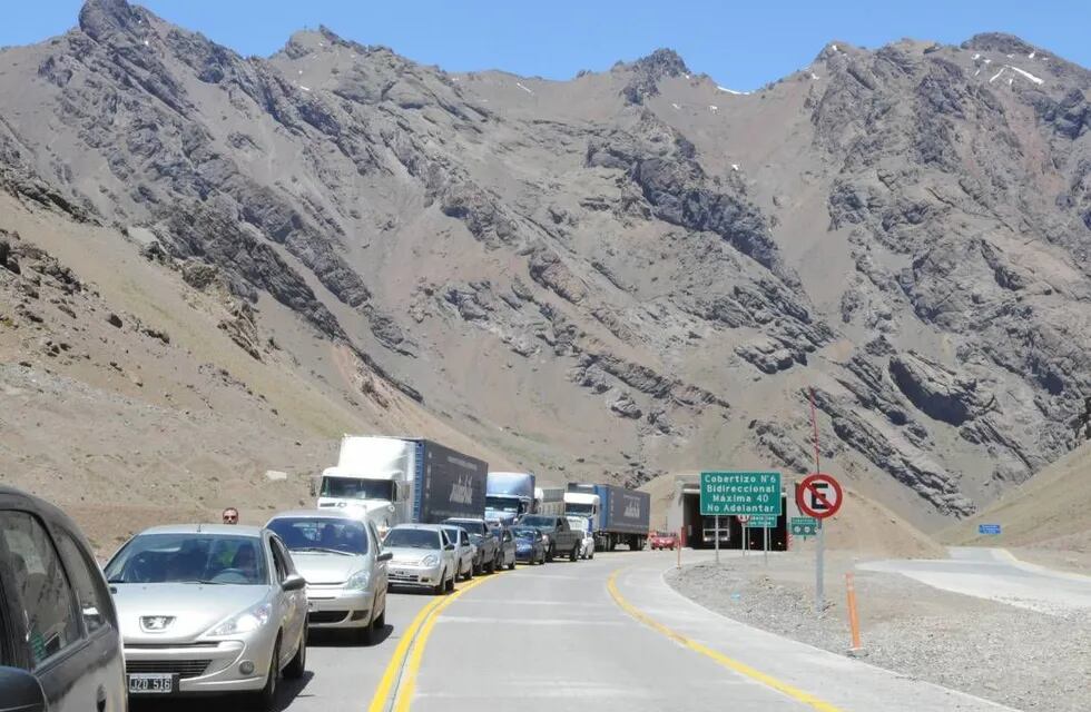 Paro de aduaneros en Chile: demoras de hasta 7 horas para transportes y poco flujo de particulares