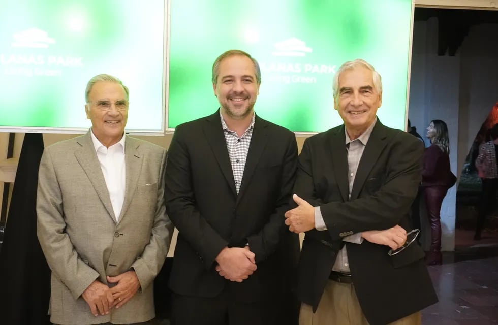 Hugo Pincolini, el intendente de Maipú, Matías Stevanatto y Luis Robbio.
