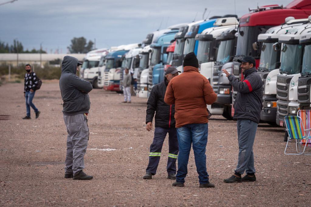 El Gobierno mendocino busca que se agilice el paso de los camioneros hacia Chile. Foto: Ignacio Blanco / Los Andes