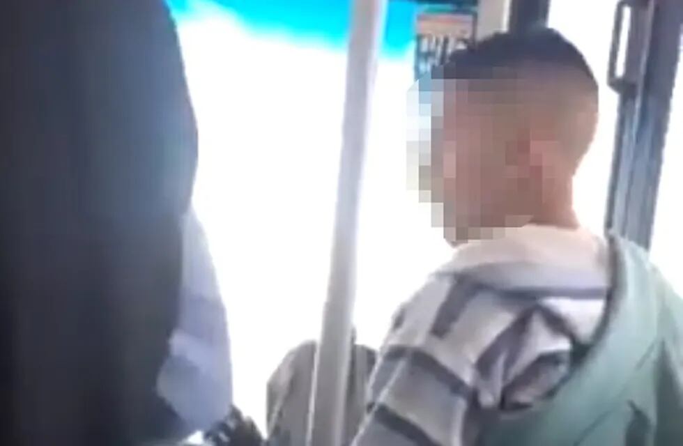 Video: así amenazaron a un chofer del grupo 700 que se negó a llevar gratis a un pasajero