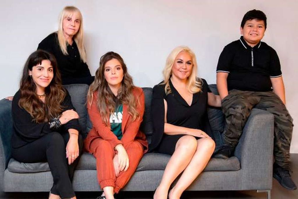 Claudia Villafañe, Verónica Ojeda y Dalma, Gianinna y Dieguito Fernando Maradona, juntos para pedir justicia. (Instagram).