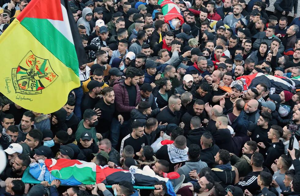 Miles de personas en los funerales de los mártires asesinados por el ejército israelí