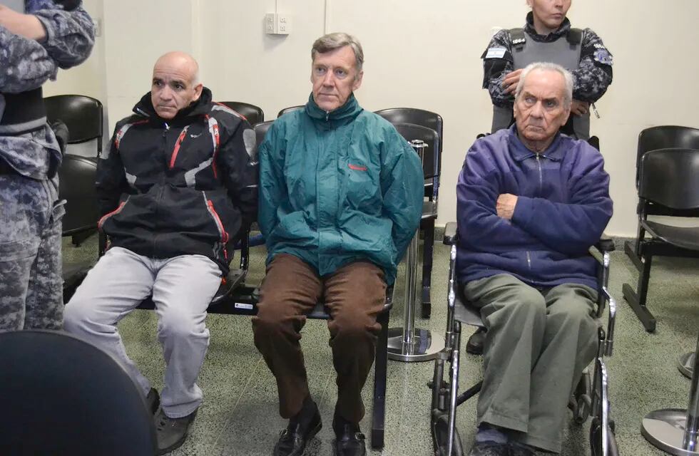Los curas Horacio Corbacho y Nicola Corradi quieren que se reviertan sus altas e históricas condenas a prisión de 45 y 42 años, respectivamente. Foto: Orlando Pelichotti  / Los Andes