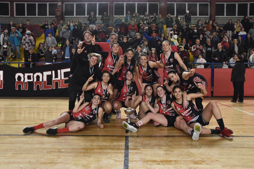 Atenas Sport Club se consagró campeón por primera vez en su historia en la rama Femenina. / Gentileza: Salto Inicial.