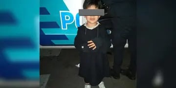 La Plata: encontraron a un nene de 5 años perdido y en pijamas en un banco