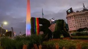 El Obelisco, iluminado con los colores de bandera LGBTIQ+ por el Día del Orgullo