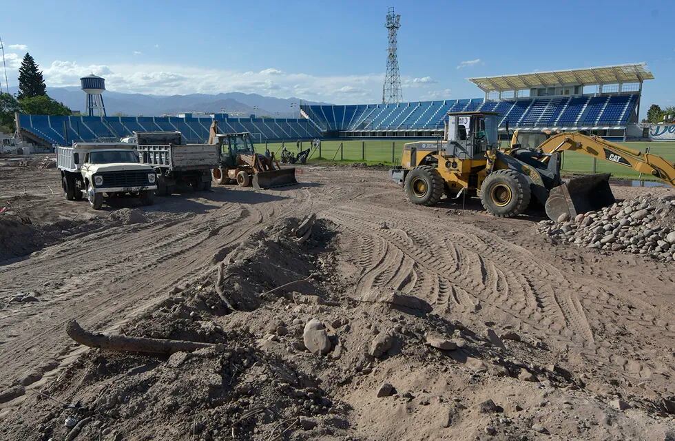 Las tareas de remodelación del estadio Feliciano Gambarte avanzan a paso firme. La campaña busca sumar socios y recaudar fondos para las obras en curso. | Foto: Orlando Pelichotti / Los Andes