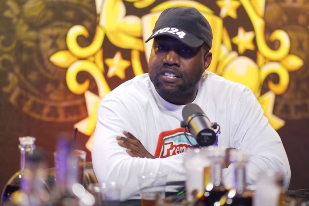 Kanye West en el podcast "Drink Champs" de Revolt TV. Foto: Captura de pantalla