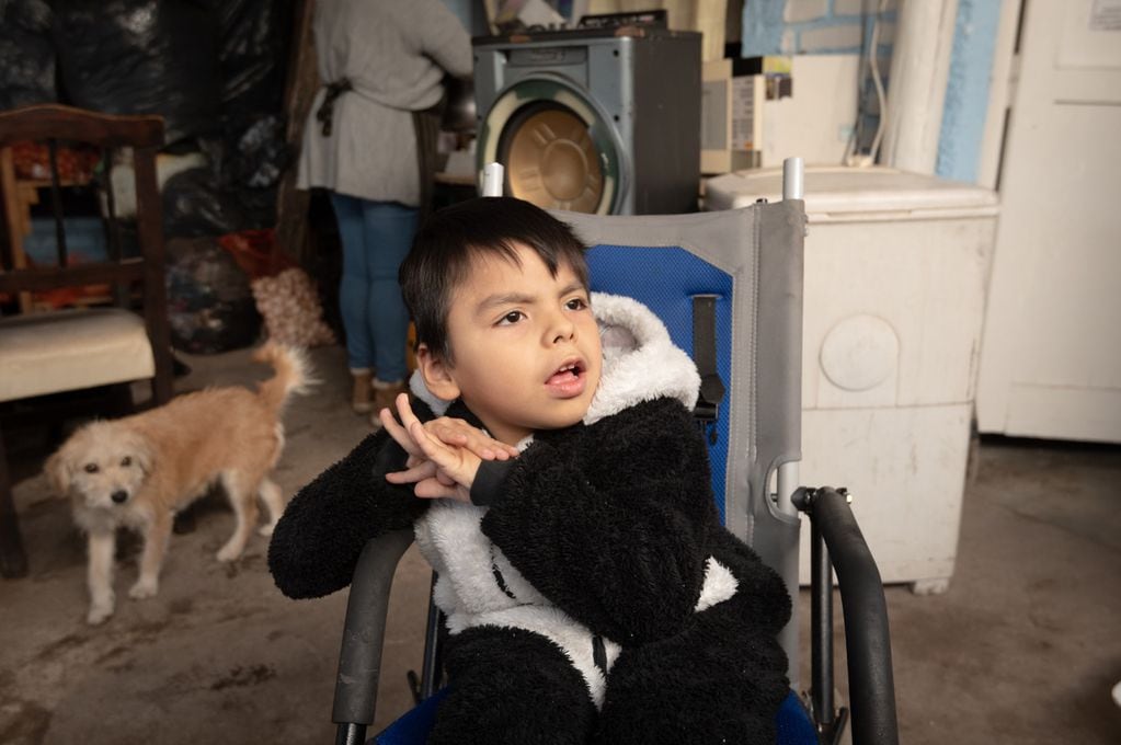 Pura emoción: es mendocina, vive en Inglaterra y ayudará a un niño que necesita de un costoso tratamiento. Foto: Ignacio Blanco / Los Andes