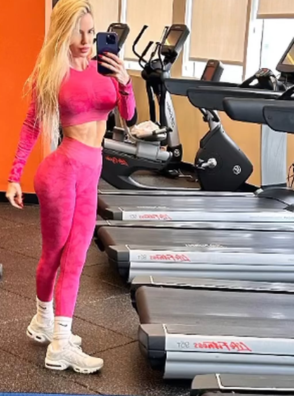 Muy ajustado y total pink: Luciana Salazar lució un infartante outfit deportivo