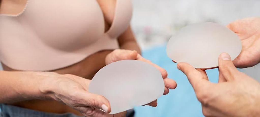 La incorporación de implantes mamarios no afecta en ningún sentido a los conductos del pecho, ni a la lactancia materna.