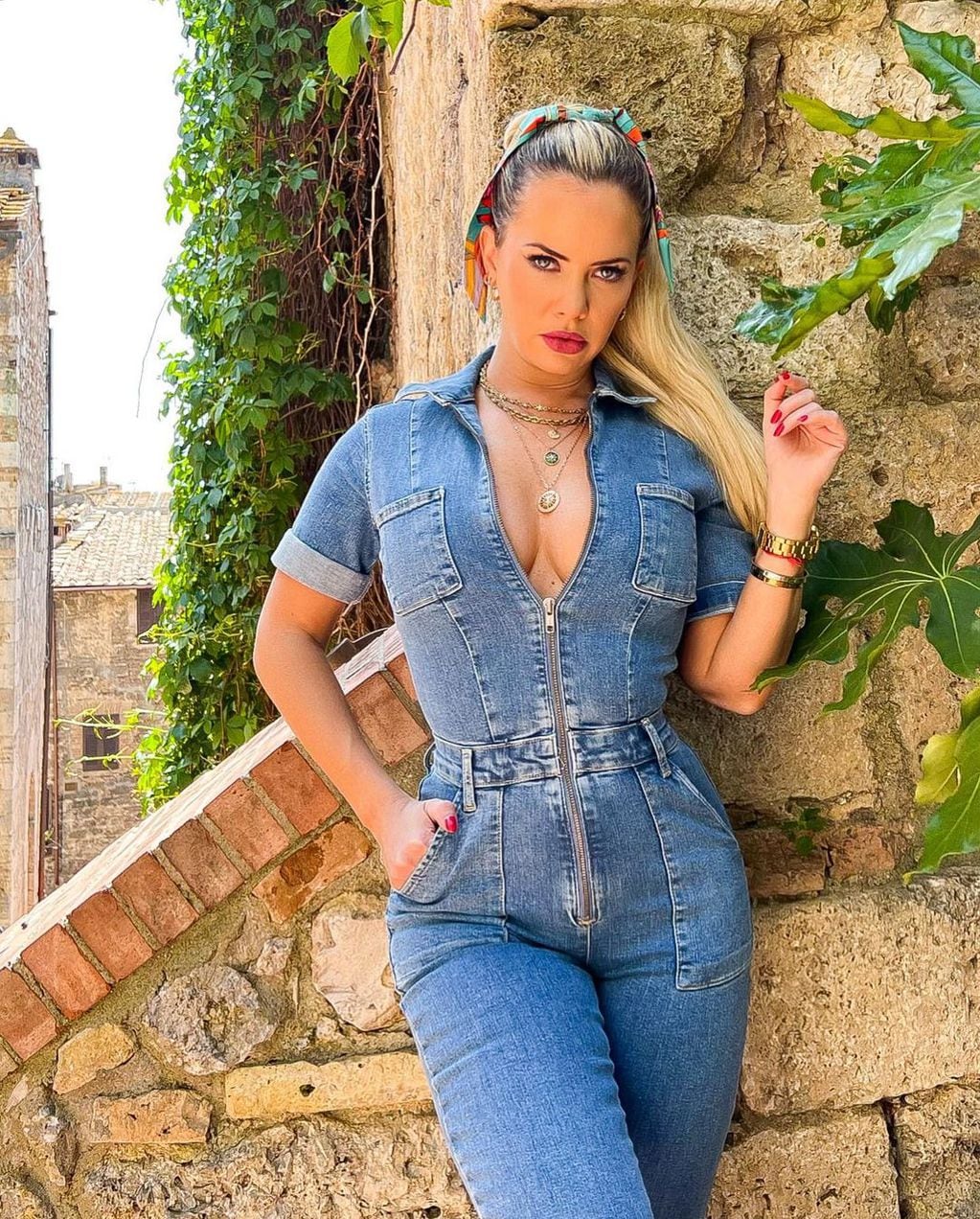 Alejandra Maglietti desmayó a sus seguidores con un jumpsuit de jean