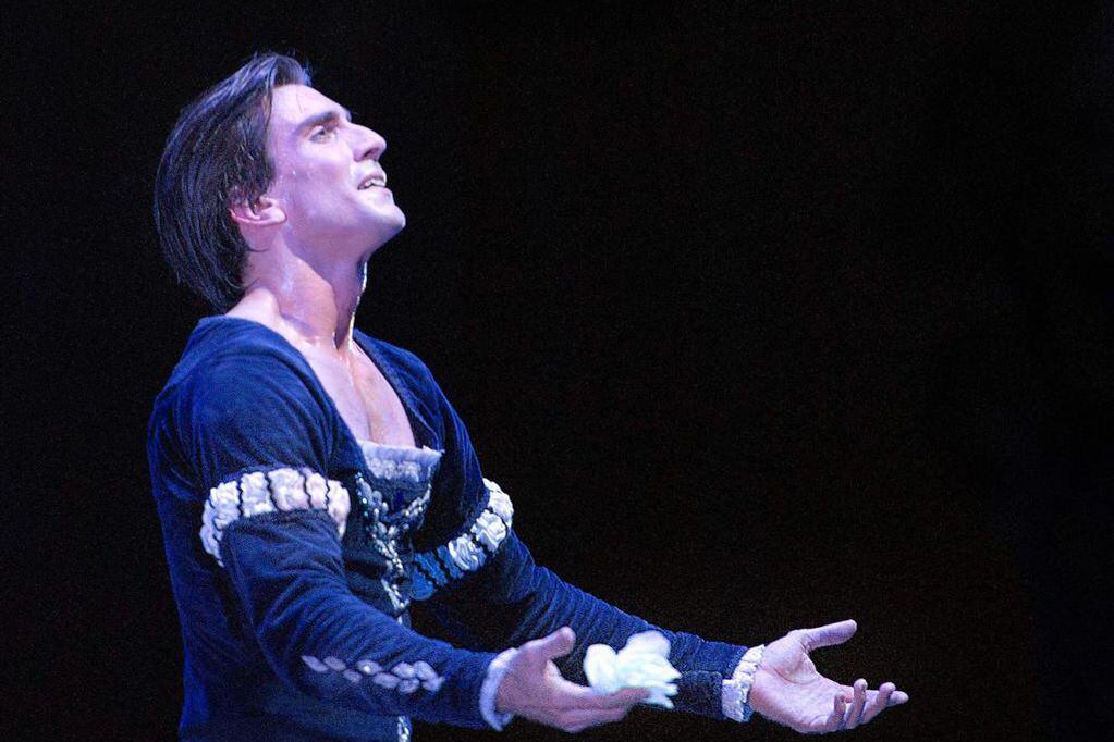 Juan Pablo Ledo es el primer bailarín principal del Teatro Colón en ocupar su rol a los 40 años.