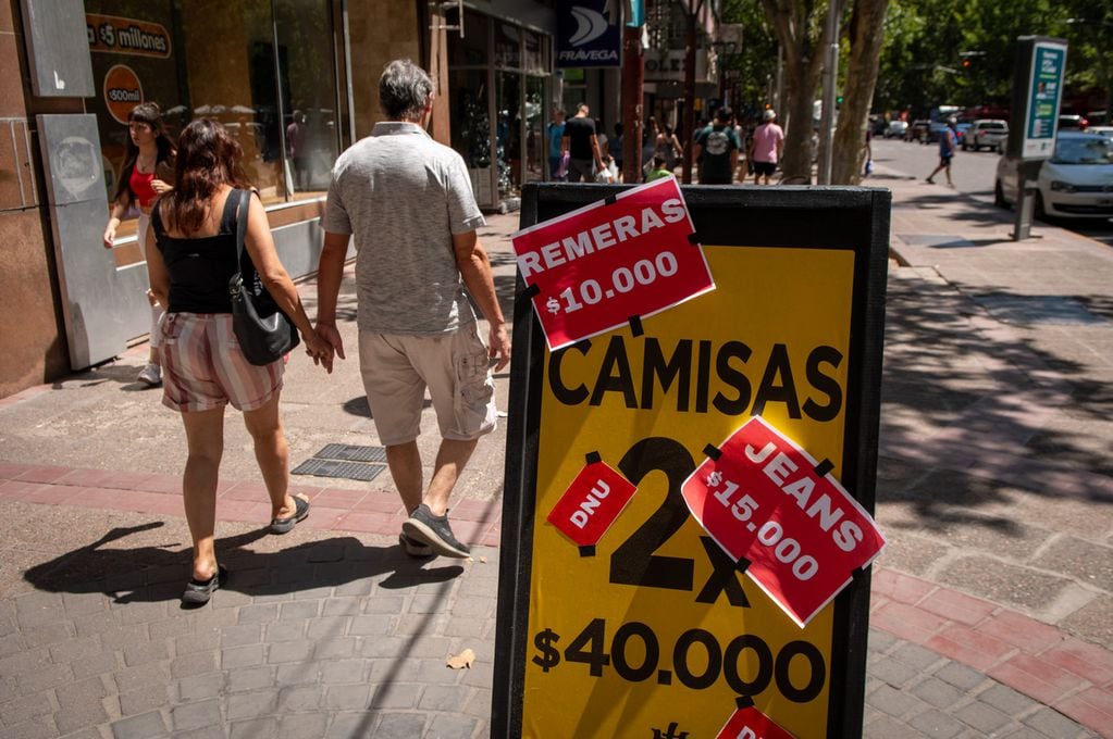 Los comercios de Mendoza denuncian fuerte caída en las ventas. Foto: Ignacio Blanco / Los Andes 