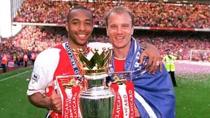 Thierry Henry y Dennis Bergkamp