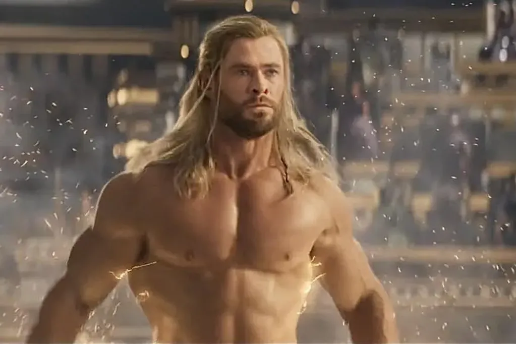 En la próxima película de Marvel, Chris Hemsworth hace un jugado desnudo