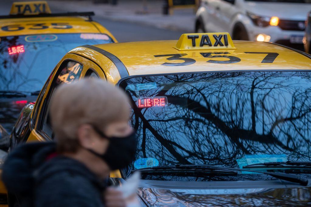 El Gobierno autorizó un aumento del 41% en la tarifa de taxis y remises de Mendoza.

Foto: Ignacio Blanco / Los Andes 
