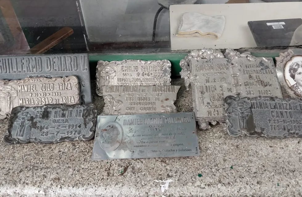 Robo de placas en el cementerio capitalino.