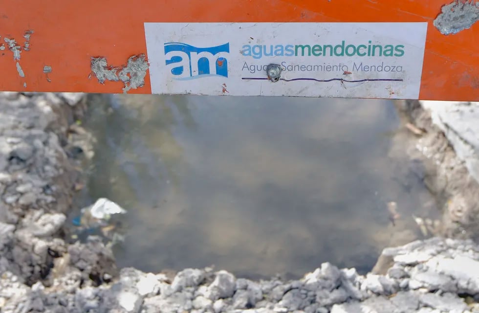 Cortes de agua en el Gran Mendoza
Foto: Orlando Pelichotti / Los Andes