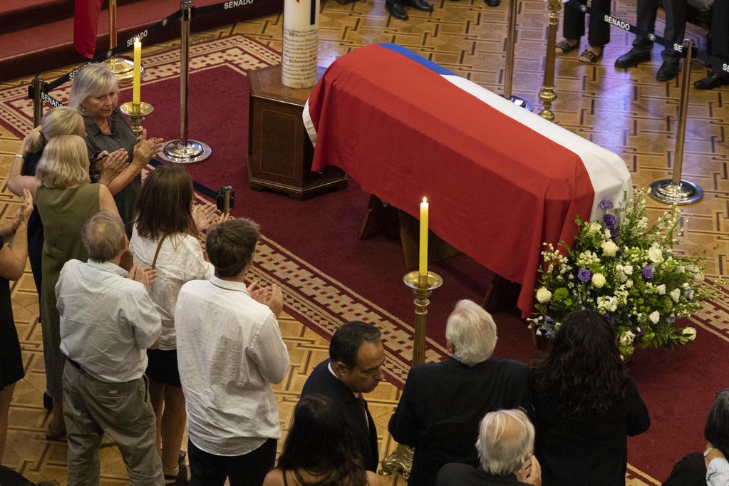 El cortejo fúnebre con los restos del expresidente de Chile Sebastián Piñera. EFE/ Ailen Díaz
