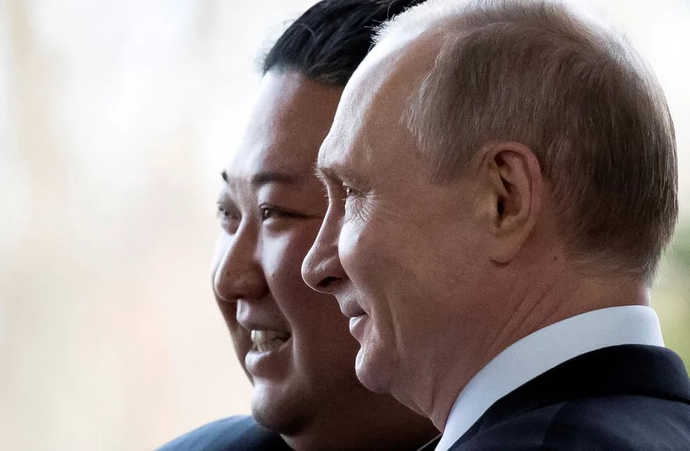 Vladimir Putin, presidente de Rusia, y Kim Jong Un, líder supremo de Corea del Norte, en una imagen de archivo durante una visita de Putin a Corea.