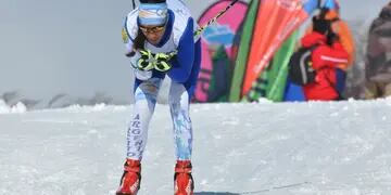 Se trata de la esquiadora María Cecilia Domínguez que se convirtió en la primera mujer argentina en lograr esa marca.