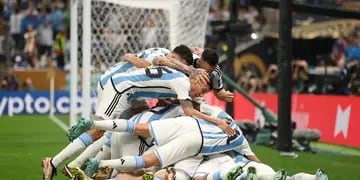 Festejo de Argentina tras el último penal de la final en Qatar 2022, que los consagró campeón.