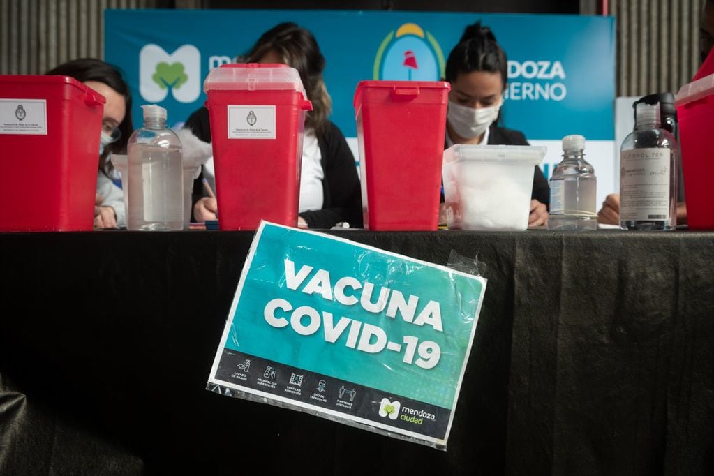 Nadal pidió “por favor” a los mendocinos que se vacunen para evitar o contener un tercer rebrote. Foto: Ignacio Blanco / Los Andes