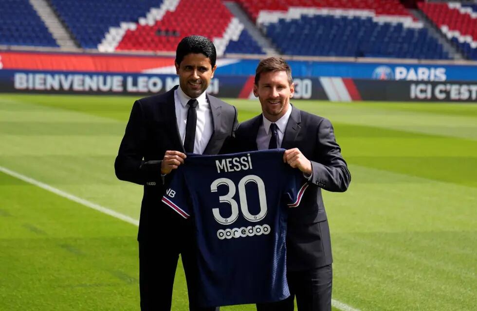 Messi junto a Nasser Al-Khelaifi, el dueño y presidente del PSG.