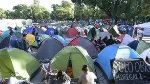 Acampe de Unidad Piquetera en la Plaza Independencia