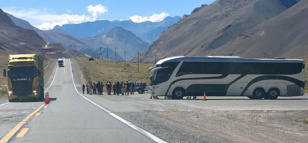 Controles en la ruta tras el descontrol de los hinchas chilenos en Mendoza (Gentileza)
