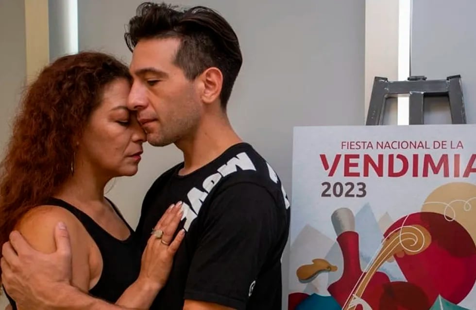 Marta y Gonzalo han logrado transmitir su pasión por el baile a sus hijos, con quienes bailaron en una Vendimia. | Foto: Gobierno de Mendoza