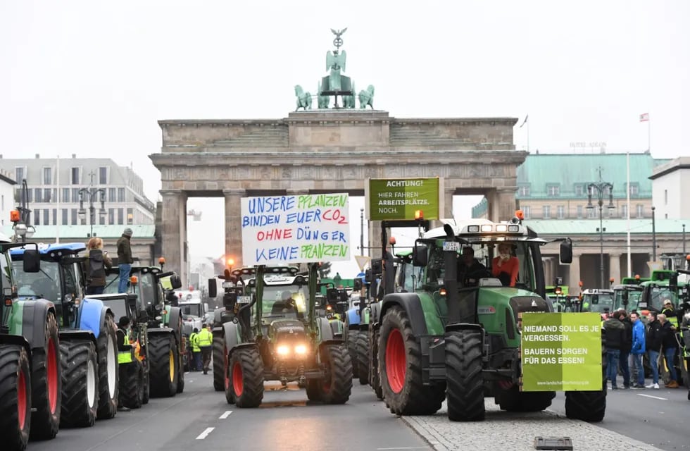 Durante el fin de semana, cientos de tractores coparon las calles de Berlín exigiendo condiciones más justas de comercio ante el avance de las multinacionales y el agronegocio.