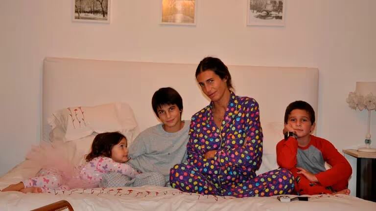 Romina Yan junto a sus tres hijos: Azul, Franco y Valentín. Gentileza.