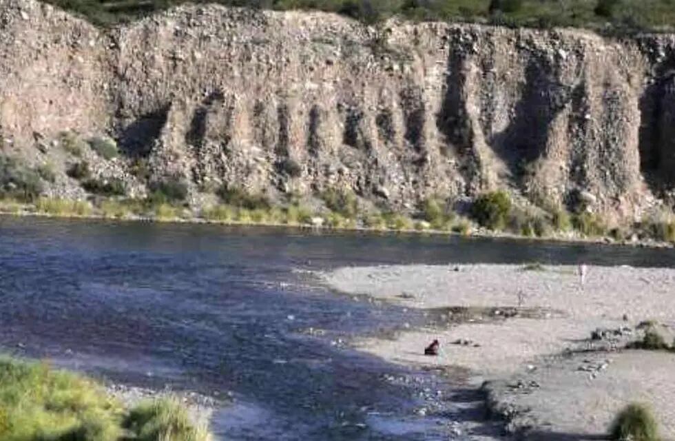 Tragedia en Cacheuta: una chica murió ahogada mientras se bañaba en el río Mendoza