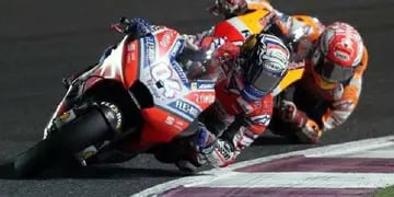 Tras una gran actuación, el italiano -con su Ducati- venció al vigente campeón Marc Márquez (Honda).