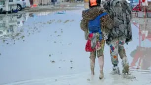 Festival Burning Man: un muerto y 70,000 personas atrapadas en el barro