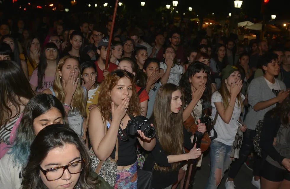 Unas mil personas volvieron a marchar en Mendoza por Santiago Maldonado