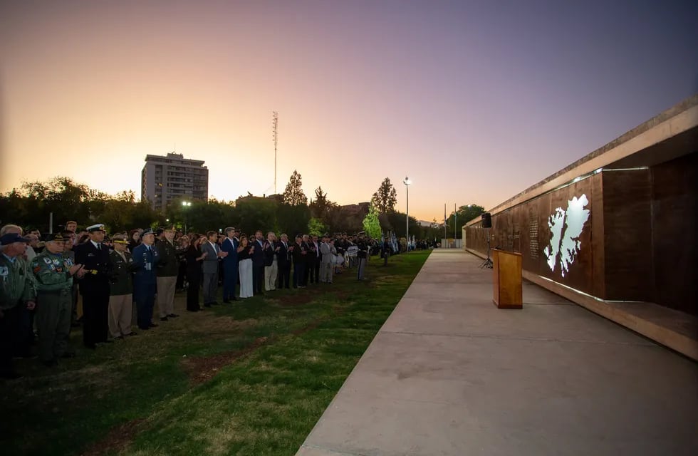Quedó inaugurado el Memorial Malvinas Argentinas en el Parque Central.