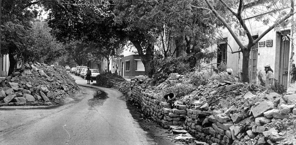  El 26 de enero de 1985 la tierra se movió fuerte. Y en Villa Marini, Godoy Cruz, los daños fueron cuantiosos. Archivo Los Andes