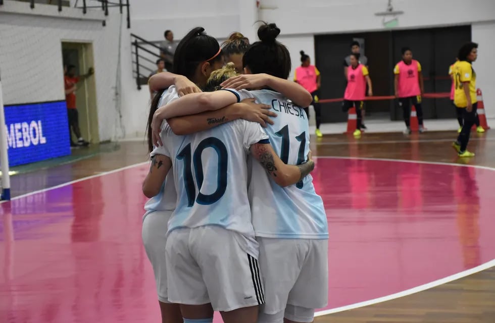 Copa América de futsal femenina: Argentina goleó con aporte mendocino