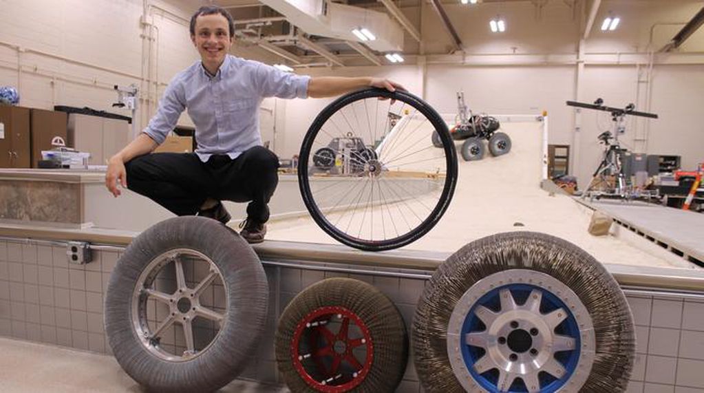 Una empresa desarrolló una nueva tecnología de ruedas que no necesitan aire y se adaptan a cualquier terreno.