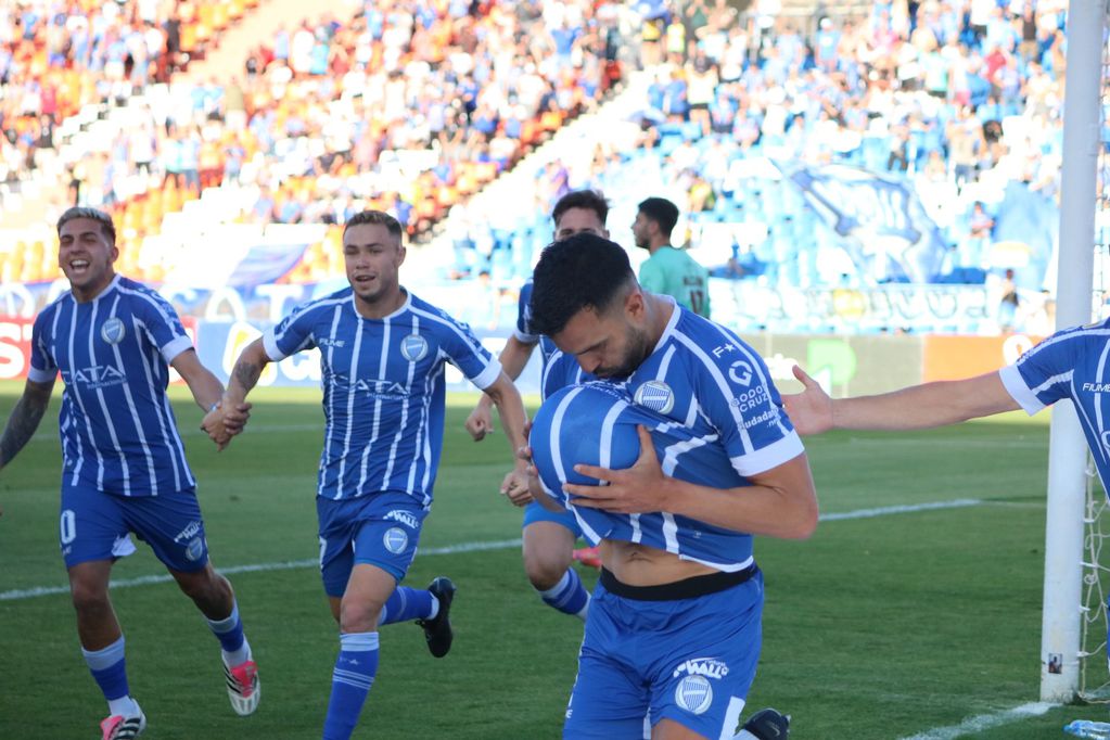 Pier Barrios festeja el primer gol de Godoy Cruz ante Platense / Prensa Club Godoy Cruz.