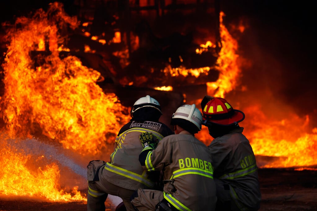 Las llamas ya han abarcado más de 40 mil hectáreas en Chile. - Gentileza Radio Universidad de Chile