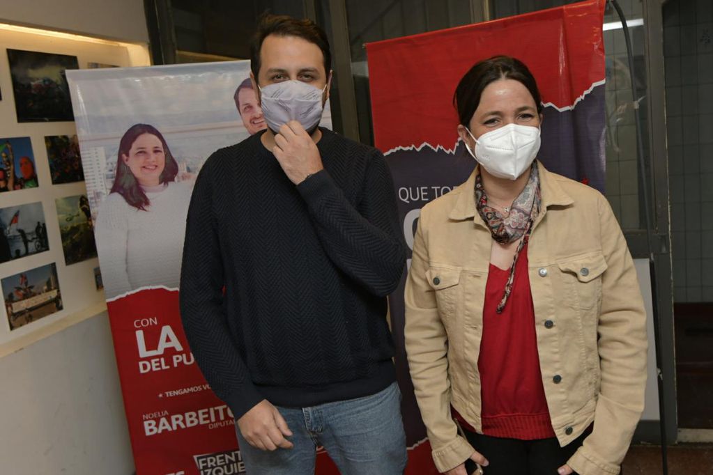 Los candidatos del Frente de Izquierda y de los Trabajadores (FIT), Lautaro Jiménez y Noelia Barbeito. Orlando Pelichotti / Los Andes