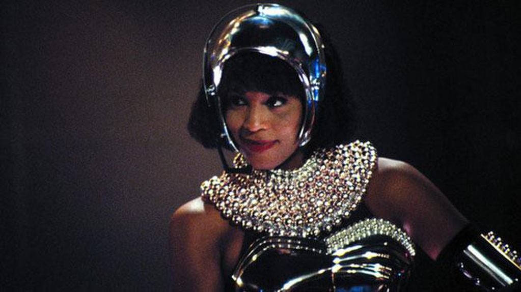 El papel que Whitney Houston interpretó en el filme, marcó un antes y un después en su carrera (imagen web).