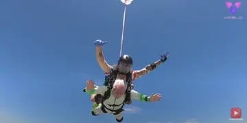 La persona más longeva del mundo en realizar paracaidismo en tándem tiene 103 años