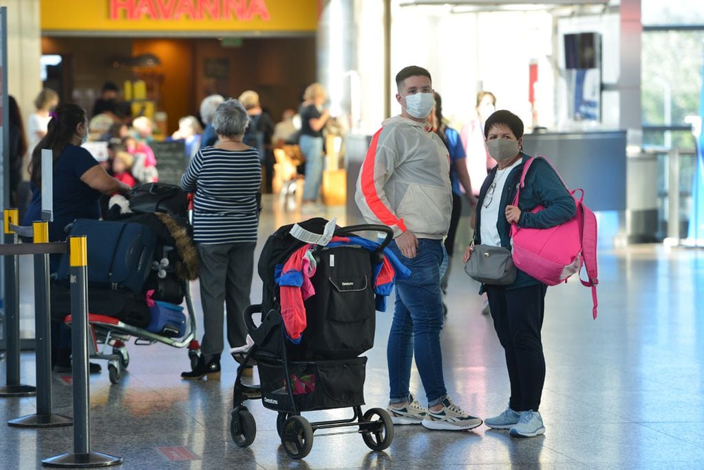 Se flexibilizaron los controles para ingresar al Aeropuerto Córdoba.   (Nicolás Bravo / La Voz)