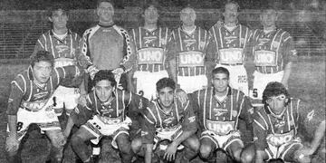 Godoy Cruz protagonizó una temporada 1999/2000 con altibajos. En la última fecha se salvó del descenso. 