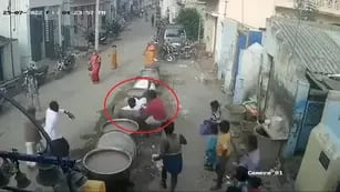 Un hombre se cayó a una olla gigante en la India y murió
